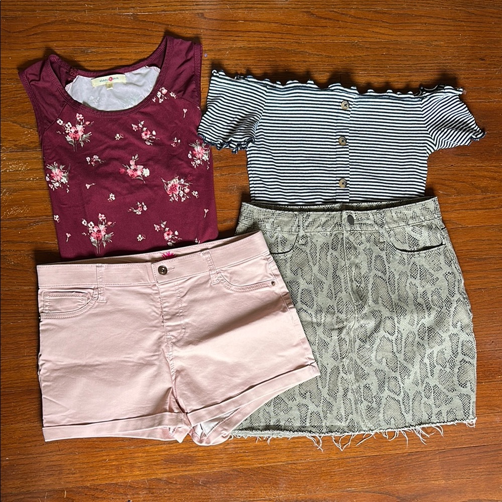 4 Piece Bundle Juniors Size Large Skirt Shorts Shirts Floral, Striped, Snake